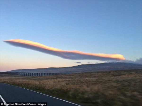 Đây là máy bay hay là đám mây?