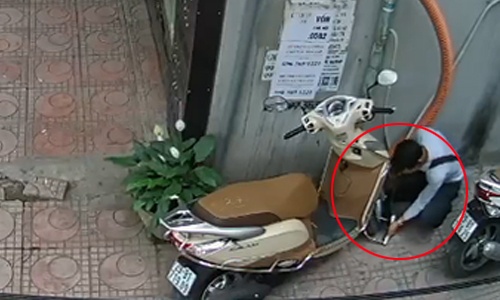 Tên trộm cho thấy khóa chữ U không đủ an toàn cho xe máy của bạn