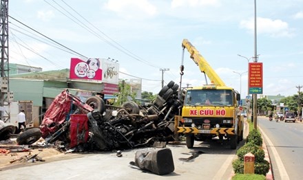 Vụ tai nạn thảm khốc 13 người chết: Xe tải có vấn đề trước khi gây tai nạn?