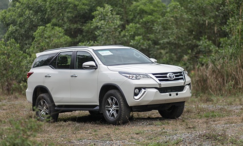 Pajero Sport và Fortuner – cuộc đấu của những kẻ thực dụng