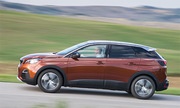 Nhân viên văn phòng đổi xe chọn Outlander hay Peugeot 3008?