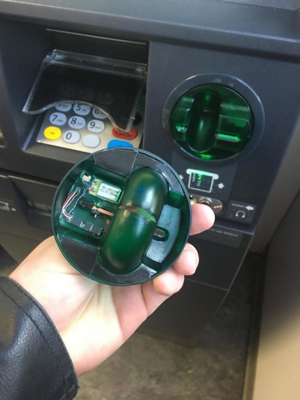 Giật mình với những chiêu đánh cắp tiền và mật khẩu ATM trên khắp TG