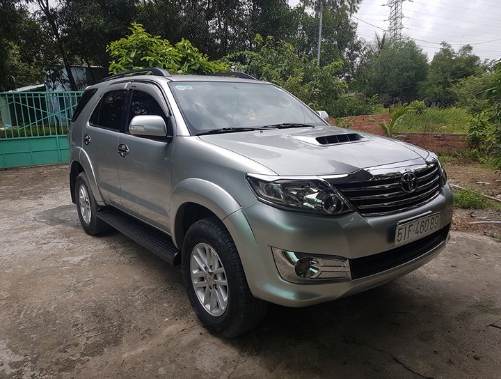 Cho thuê xe Toyota Fortuner 7 chổ tháng hoặc từng chuyến đi tỉnh nội thành.