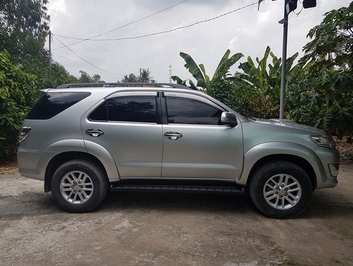 Cho thuê xe Toyota Fortuner 7 chổ tháng hoặc từng chuyến đi tỉnh nội thành.