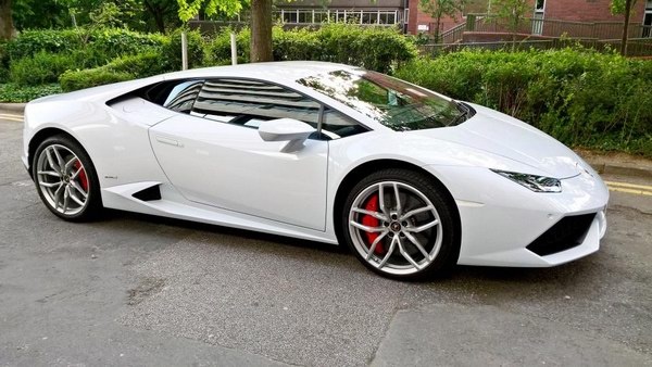 Lamborghini Huracan được cấp giấy phép làm taxi