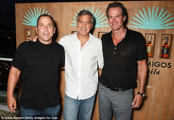 Bán công ty rượu, tài tử George Clooney bỏ túi 233 triệu USD
