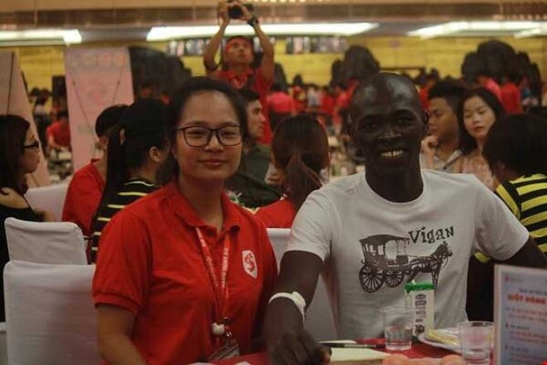 Gặp chàng trai người Kenya hiến máu trên đất Việt