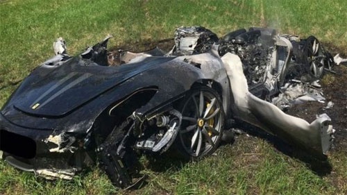 Ferrari cháy trụi chỉ sau một tiếng về với chủ mới