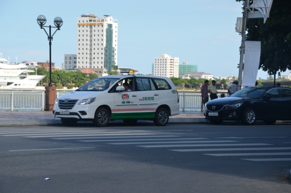 Vụ du khách đi 6km bị “chém” 700 ngàn đồng: Sa thải tài xế taxi
