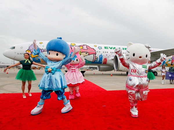 Khám phá máy bay Hello Kitty dễ thương nhất thế giới
