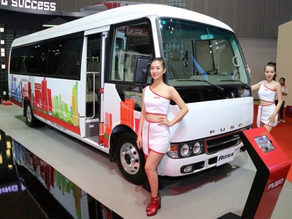FUSO giới thiệu xe bus Rosa bản đặc biệt đến Việt Nam