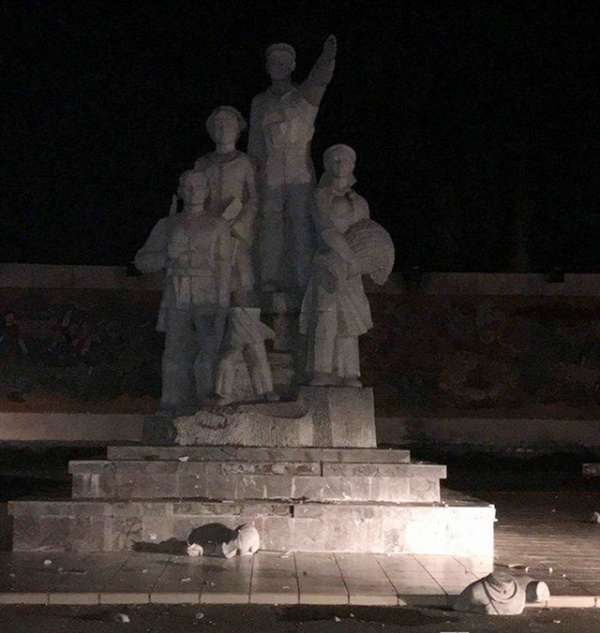 Đổ tượng đài chiến thắng ở Bắc Kạn, 1 cháu bé bị thương