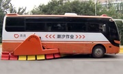 Xe dịch chuyển dải phân cách ở Trung Quốc