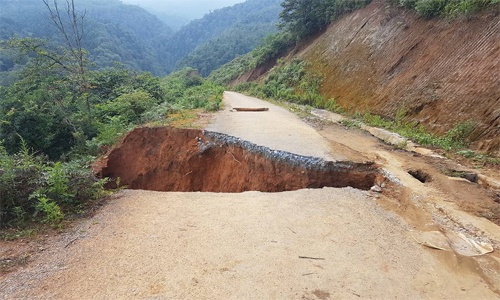 Hố tử thần khổng lồ xuất hiện ở Lào Cai