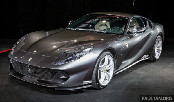Ferrari 812 Superfast giá chưa thuế "chỉ" 8,38 tỷ đồng