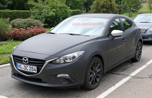 Mazda3 chạy thử động cơ xăng không cần bugi