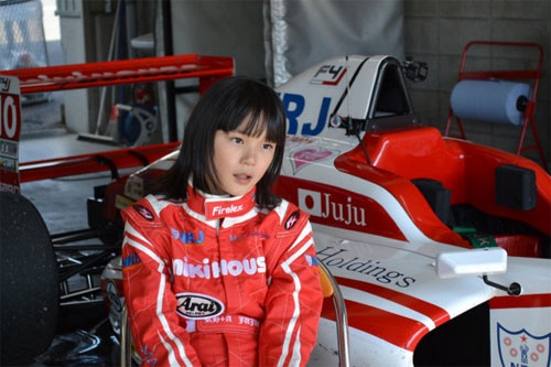 Bé gái 11 tuổi người Nhật muốn vô địch xe đua F1