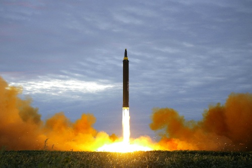 Vì sao Nhật không thể tung đòn diệt tên lửa Triều Tiên?