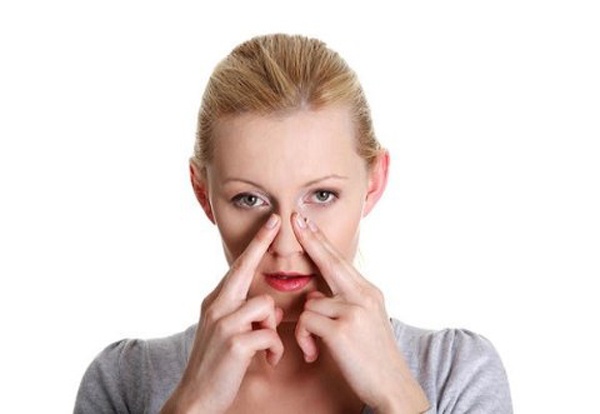 Xông mũi họng để phòng bệnh hô hấp khi giao mùa