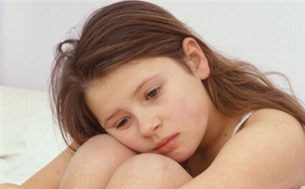 Con gái bối rối vì đau ngực, mọc lông ở vùng kín: Cha mẹ nên làm gì?