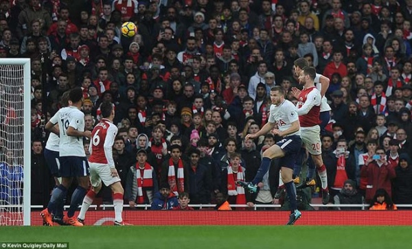 Góc chiến thuật Arsenal - Tottenham: Sanchez “át” Kane, Wenger "cáo già"