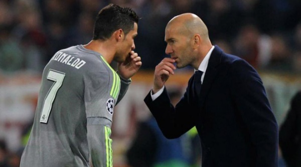 Real Madrid biến căng: Ronaldo cãi tay đôi Zidane, chán nản đòi ra đi