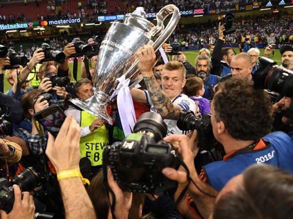 Tin HOT bóng đá tối 26/11: Kroos đối địch nhà báo fan Arsenal
