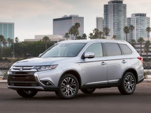 Mitsubishi Outlander ở Việt Nam từ nay chỉ có bản 7 chỗ