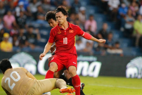 U23 Thái Lan - U23 Việt Nam: Công Phượng đánh đầu hiểm hóc, nã đạn sấm sét