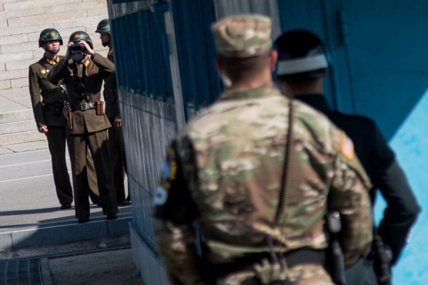 Lính Triều Tiên bất ngờ "độn thổ" đến tận đồn gác HQ