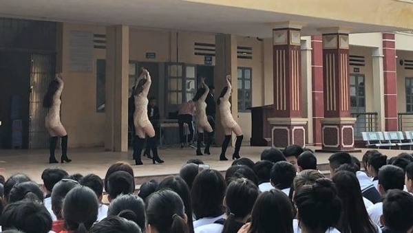 Clip nhảy sexy trước mặt học sinh ở Hà Nội gây tranh cãi