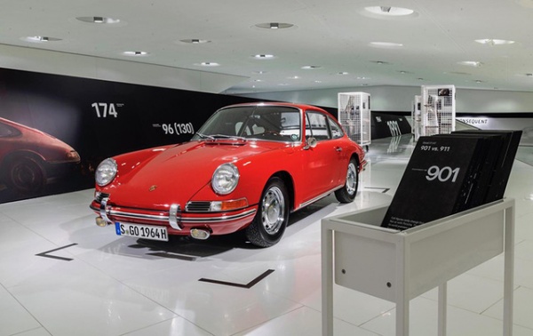 Tại sao Porsche 911 lại có tên gọi là… 911?