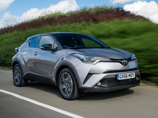 Toyota C-HR giá 514 triệu đồng bán chạy nhất Nhật Bản