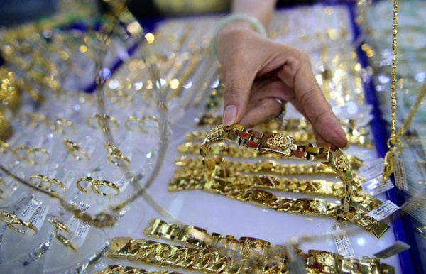 Vàng nội đảo chiều, rẻ hơn vàng ngoại gần 300.000 đồng