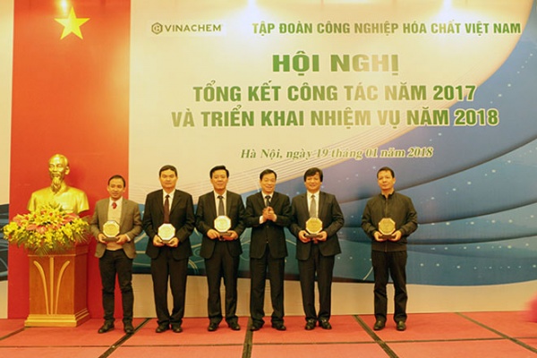 Supe PP&HC Lâm Thao vinh dự  là “Đơn vị xuất sắc trong phong trào thi đua năm 2017”
