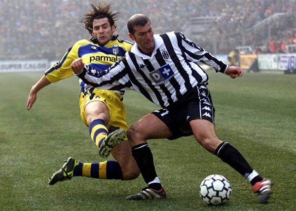 Zidane từ siêu sao Juventus đến huyền thoại Real
