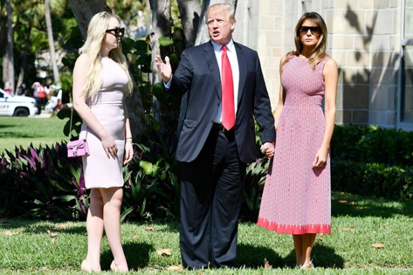 Vì sao Tổng thống Donald Trump luôn mặc quần ống rộng?