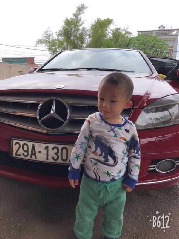 Hiệp Gà khoe mới mua lại xe Mercedes tiền tỷ bằng tiền dành dụm