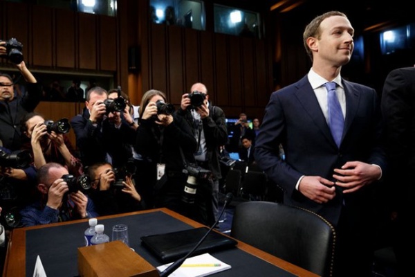 Mark Zuckerberg: Tỷ phú thích mặc áo phông và 2 lần hiếm hoi diện sui