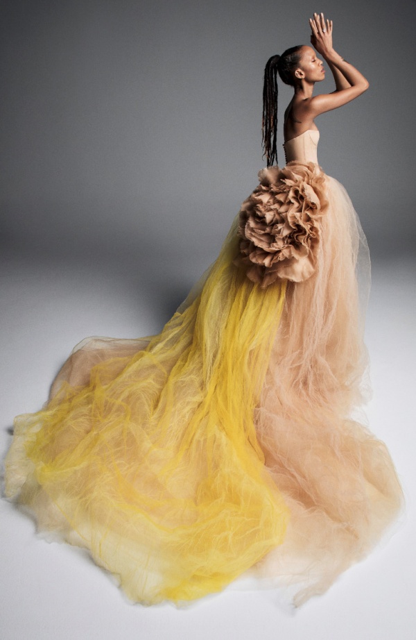 Người mẫu gầy gò trong bộ sưu tập váy cưới của Vera Wang