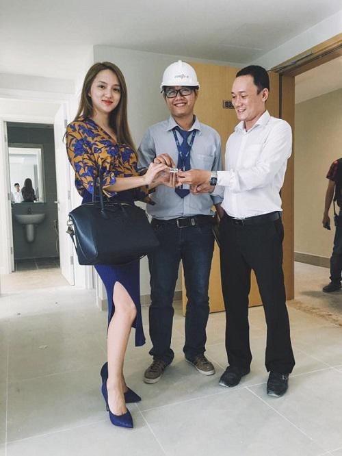 Nhà "khủng" của Hoa hậu Hương Giang và "công chúa" Lâm Khánh Chi: Ai hơn ai?