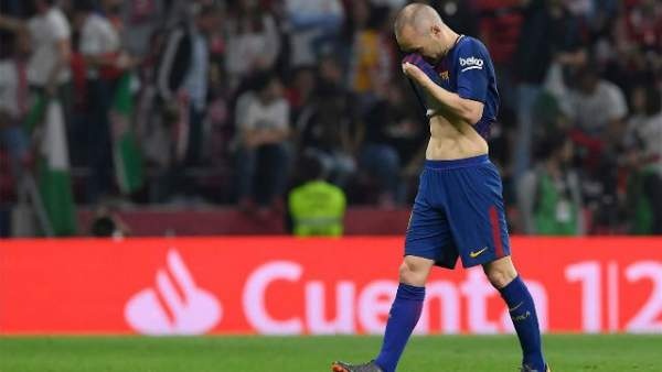 Iniesta bật khóc trong trận chung kết cuối cùng ở Barcelona