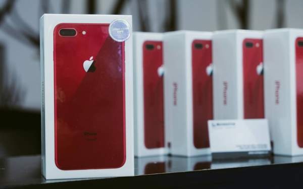 iPhone 8 Plus màu đỏ chính hãng lên kệ, giá 23 triệu đồng
