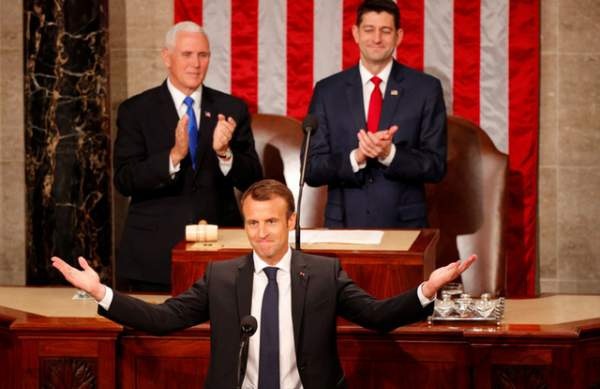 Động thái lạ của Tổng thống Pháp trong bài phát biểu trước quốc hội Mỹ