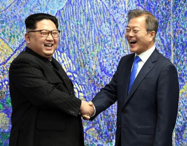 Khoảnh khắc hài hước của ông Kim Jong-un trong cuộc gặp thượng đỉnh ở Hàn Quốc