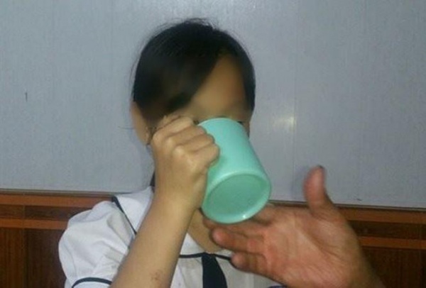 Vụ cô giáo bắt học sinh uống nước giặt giẻ lau: Yêu cầu bồi thường thỏa đáng
