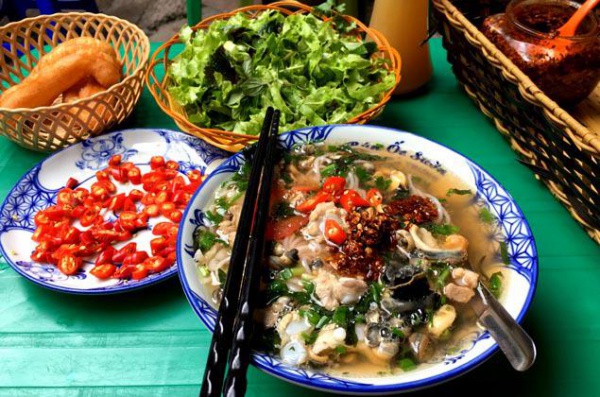 Những quán bún ốc ăn giòn giòn đã miệng lại "giải nhiệt" ngày nắng nóng điên đảo ở Hà Nội