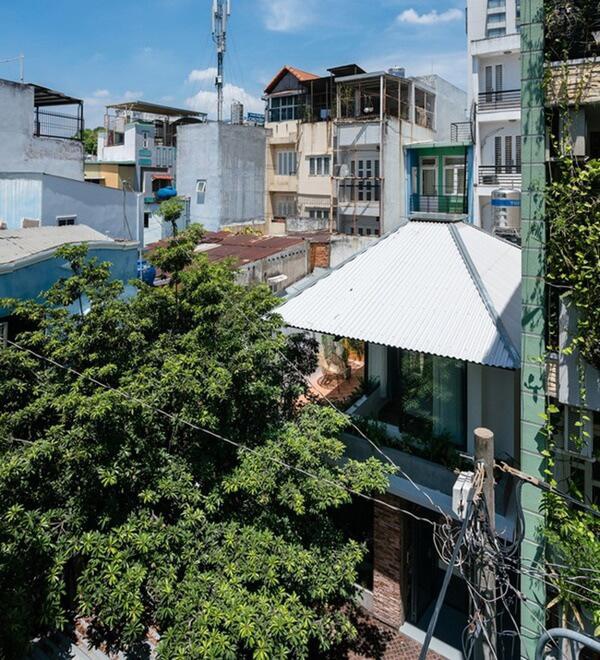 Nhà cấp 4 ở Sài Gòn bỗng "biến" thành biệt thự sân vườn nhìn là mê