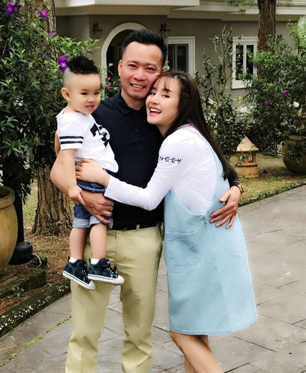 Cuộc sống của Vy Oanh và chồng đại gia trong biệt thự triệu đô ở Sài Gòn