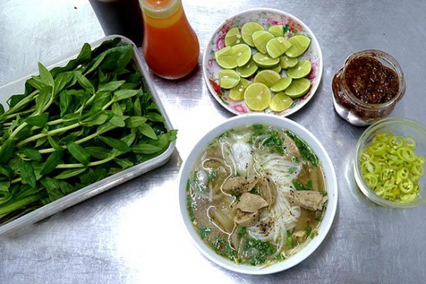 Những quán ăn bán với số lượng "khủng" ở Sài Gòn, có nơi ngày 1000 bát